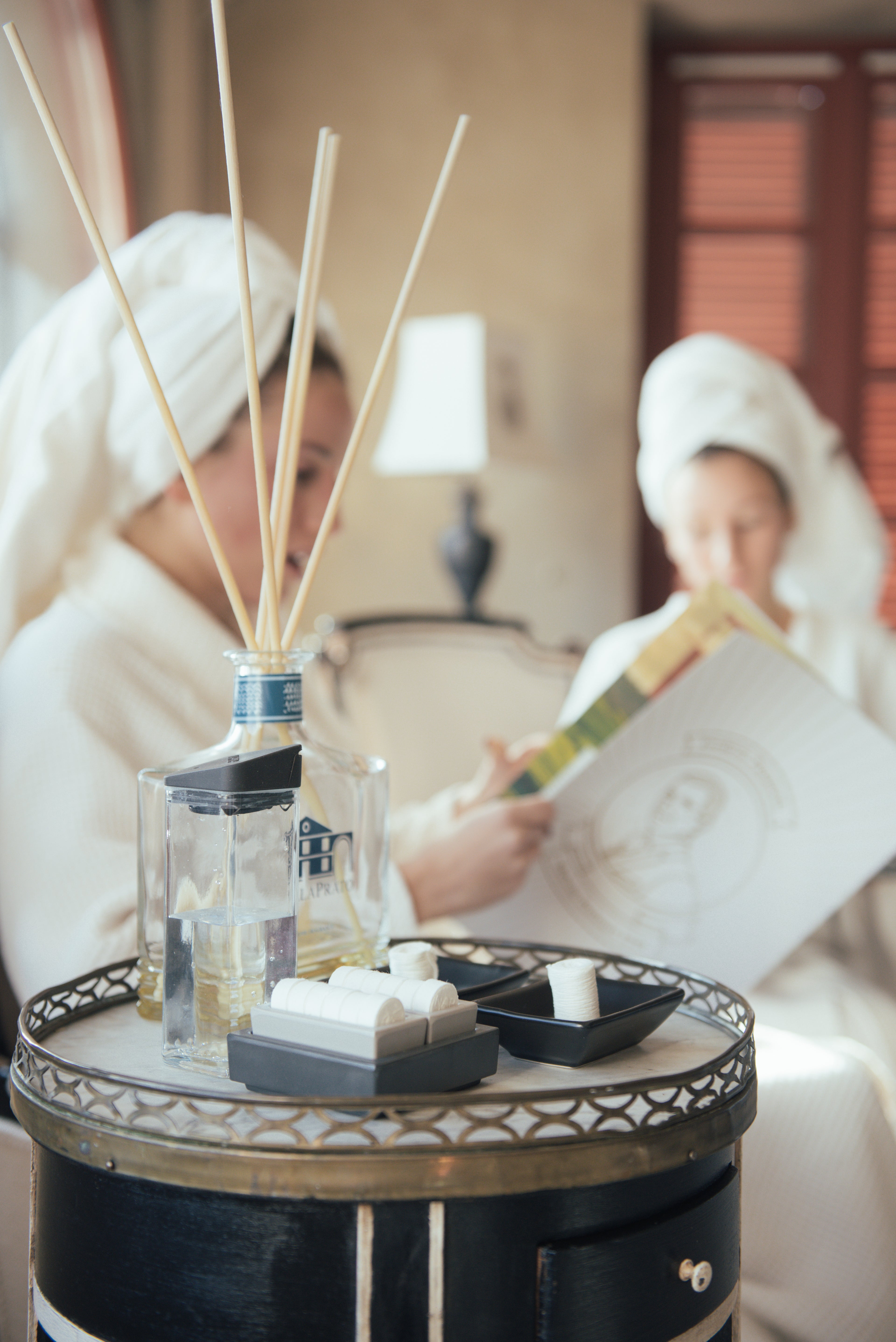 LUXE 240 Single-Use Compressed Wipes in Viscose to Moisten