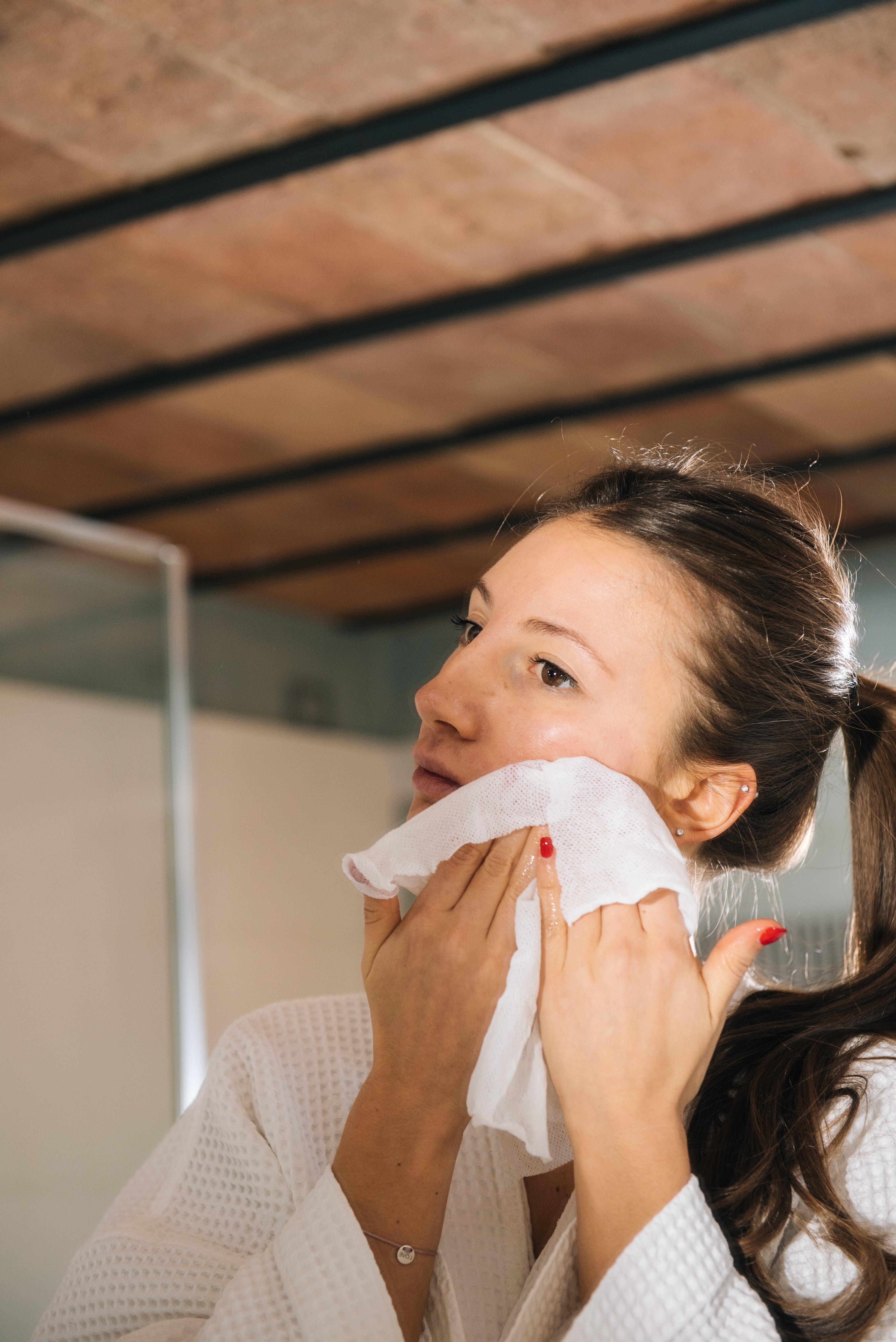 LUXE 240 Single-Use Compressed Wipes in Viscose to Moisten