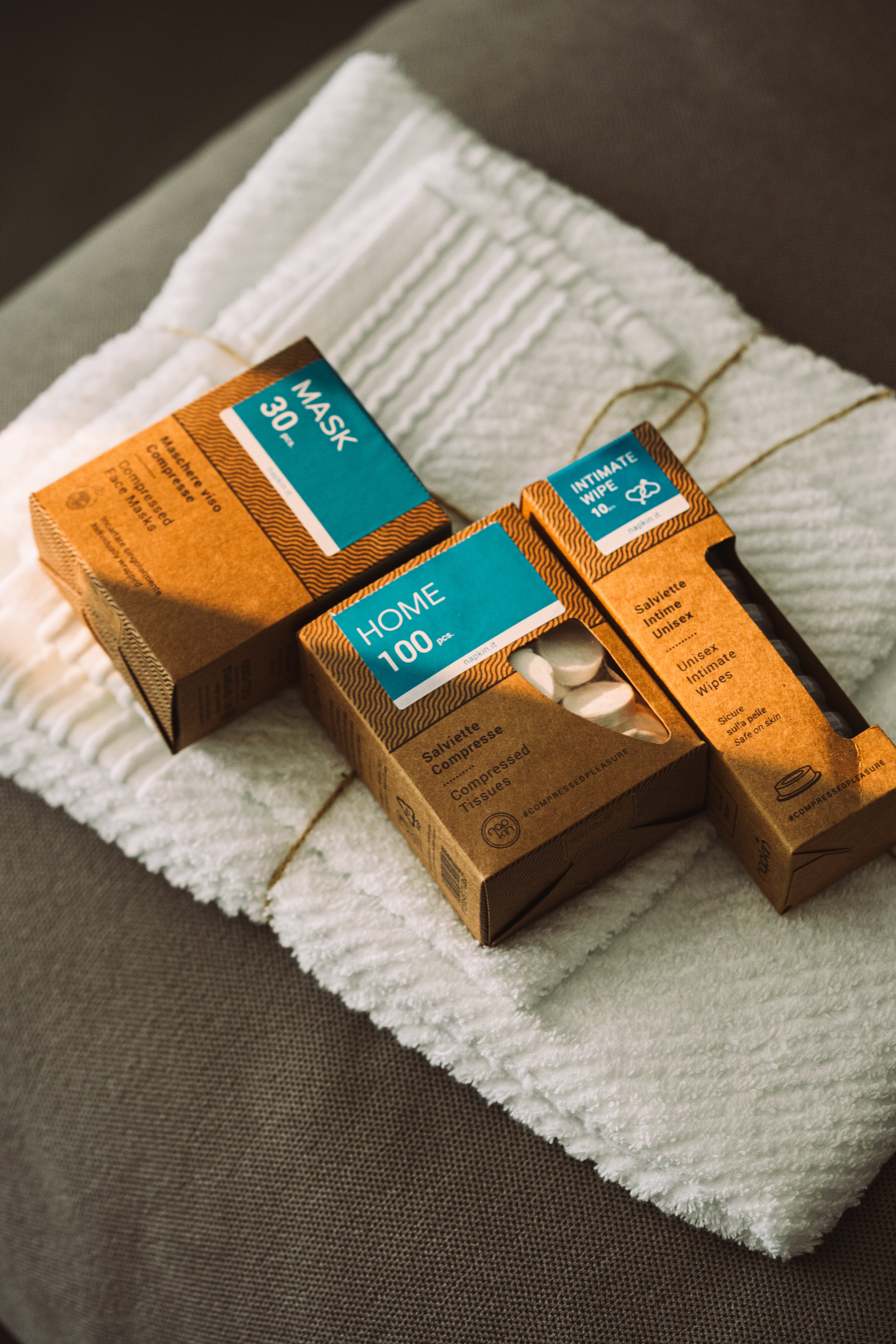 HOME 100 Compressed Wipes to Hydrate in Pure Viscose